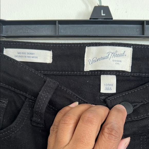 Universal Thread NWT Classic Black Women's Jeans - Picture 2 of 6